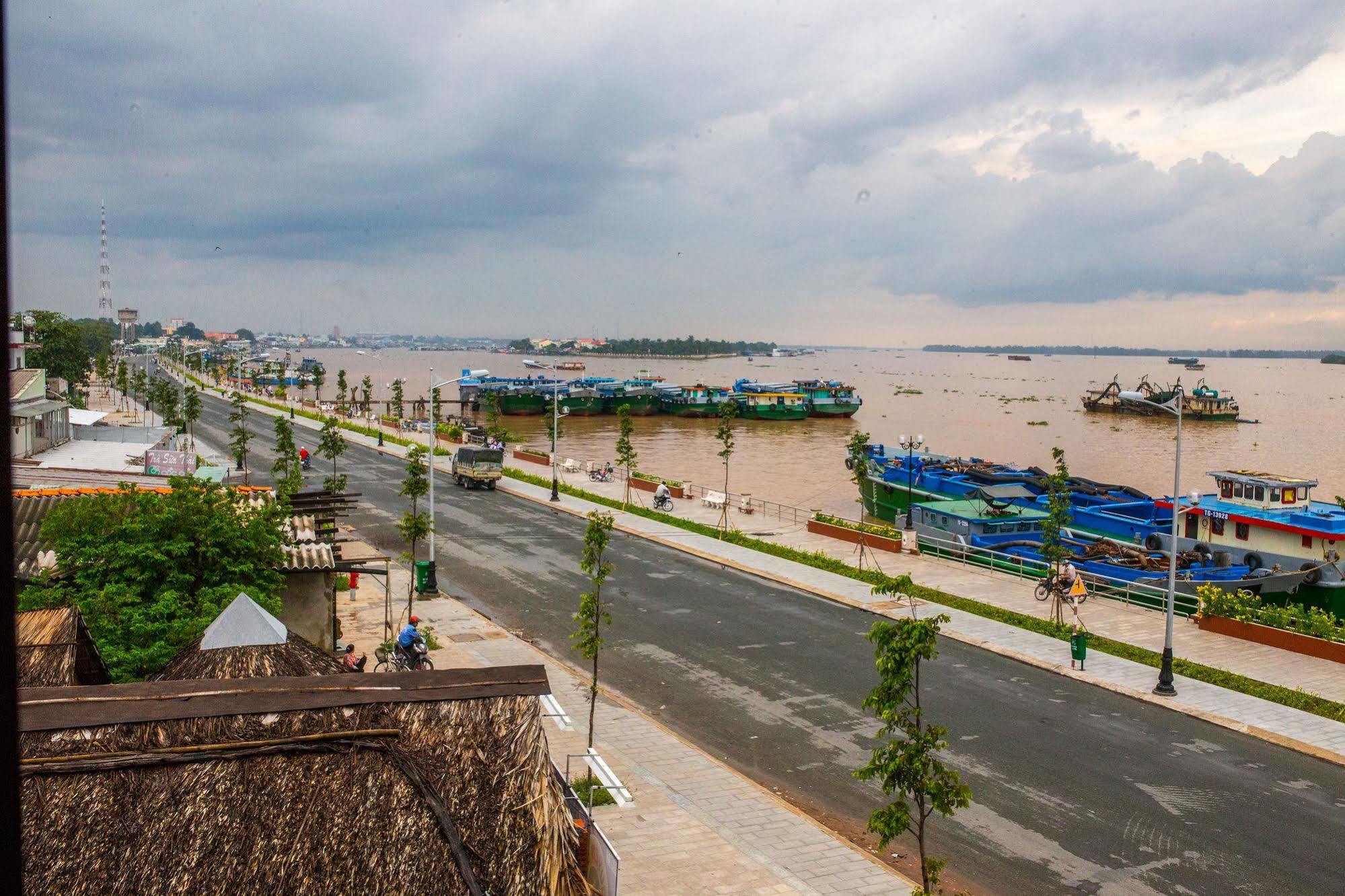 Rang Dong Hotel Mỹ Tho Exterior foto